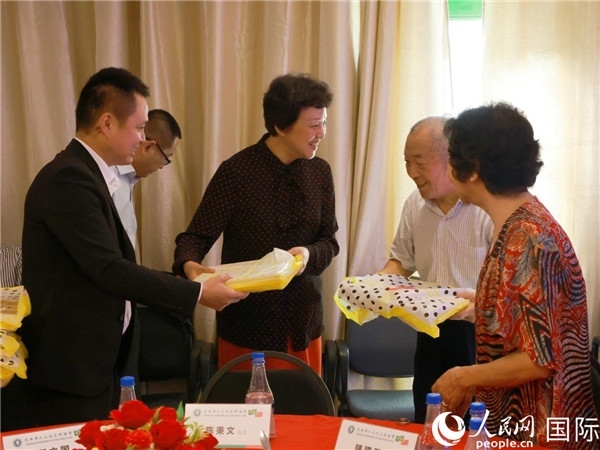 當?shù)貢r間10月23日，國務(wù)院僑務(wù)辦公室主任陳旭在巴西華人文化交流協(xié)會會館出席里約僑界舉辦的重陽節(jié)敬老聯(lián)歡活動。人民網(wǎng)記者 陳海琪攝