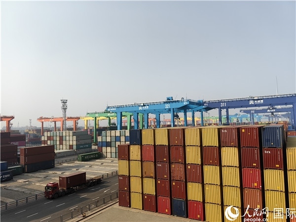天津港北疆港區(qū)C段智能化集裝箱碼頭。人民網(wǎng)記者 符園園攝