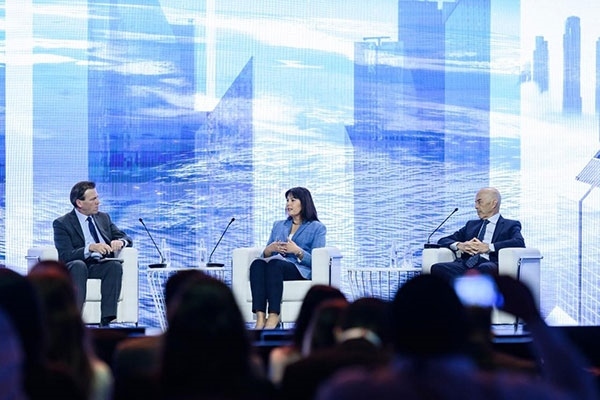 牛津大學(xué)研究全球化與發(fā)展問(wèn)題的教授伊恩·戈?duì)柖。ㄓ乙唬┍硎?，全球格局的變化是結(jié)構(gòu)性的，各國(guó)特別是西方國(guó)家必須順應(yīng)變化。迪拜商會(huì)供圖