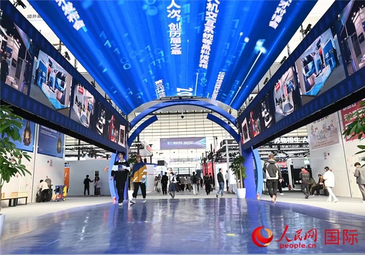 11月7日上午，2023年世界互聯(lián)網(wǎng)大會(huì)“互聯(lián)網(wǎng)之光”博覽會(huì)在浙江烏鎮(zhèn)開幕。人民網(wǎng)記者 葉賓得攝