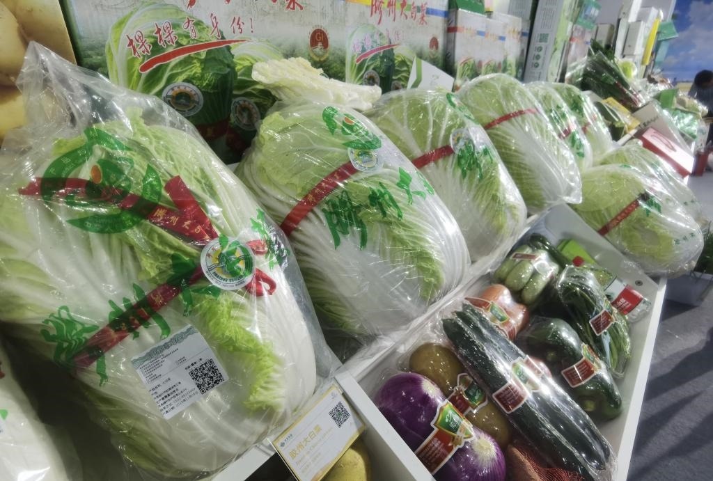 圖為本屆農(nóng)交會現(xiàn)場展示的膠州大白菜等蔬菜。新華社記者王凱攝