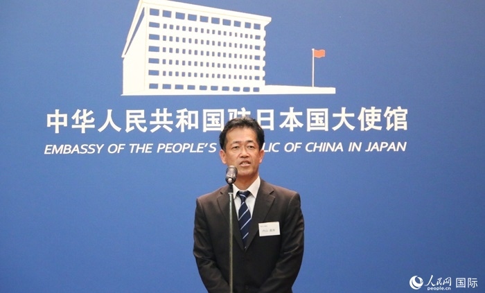 導(dǎo)師代表、東京大學(xué)教授內(nèi)山真伸發(fā)表致辭。人民網(wǎng) 許可攝