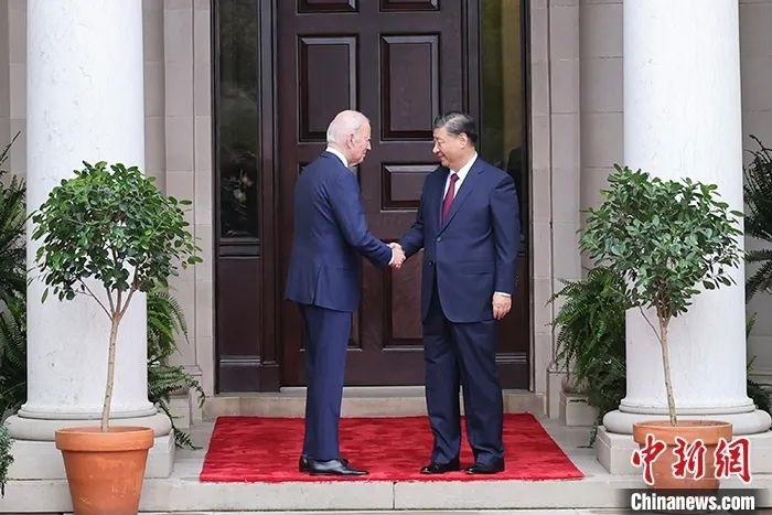 當?shù)貢r間11月15日，中國國家主席習近平在美國舊金山斐洛里莊園同美國總統(tǒng)拜登舉行中美元首會晤。中新社記者 盛佳鵬 攝