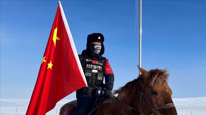 呼倫貝爾陳巴爾虎旗公安局副局長石永志。人民網(wǎng)記者 張敏穎攝