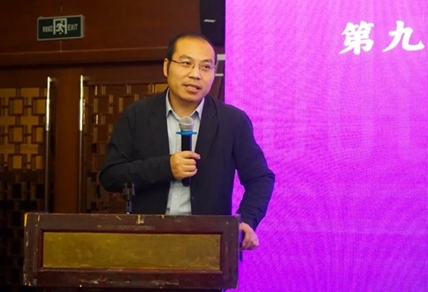 清華大學(xué)社會(huì)科學(xué)學(xué)院副院長(zhǎng)、政治學(xué)系長(zhǎng)聘教授孟天廣在研討會(huì)上總結(jié)發(fā)言。主辦方供圖