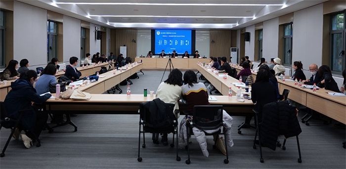 “區(qū)域國別學視角下的日語學科建設”圓桌論壇現(xiàn)場。主辦方供圖