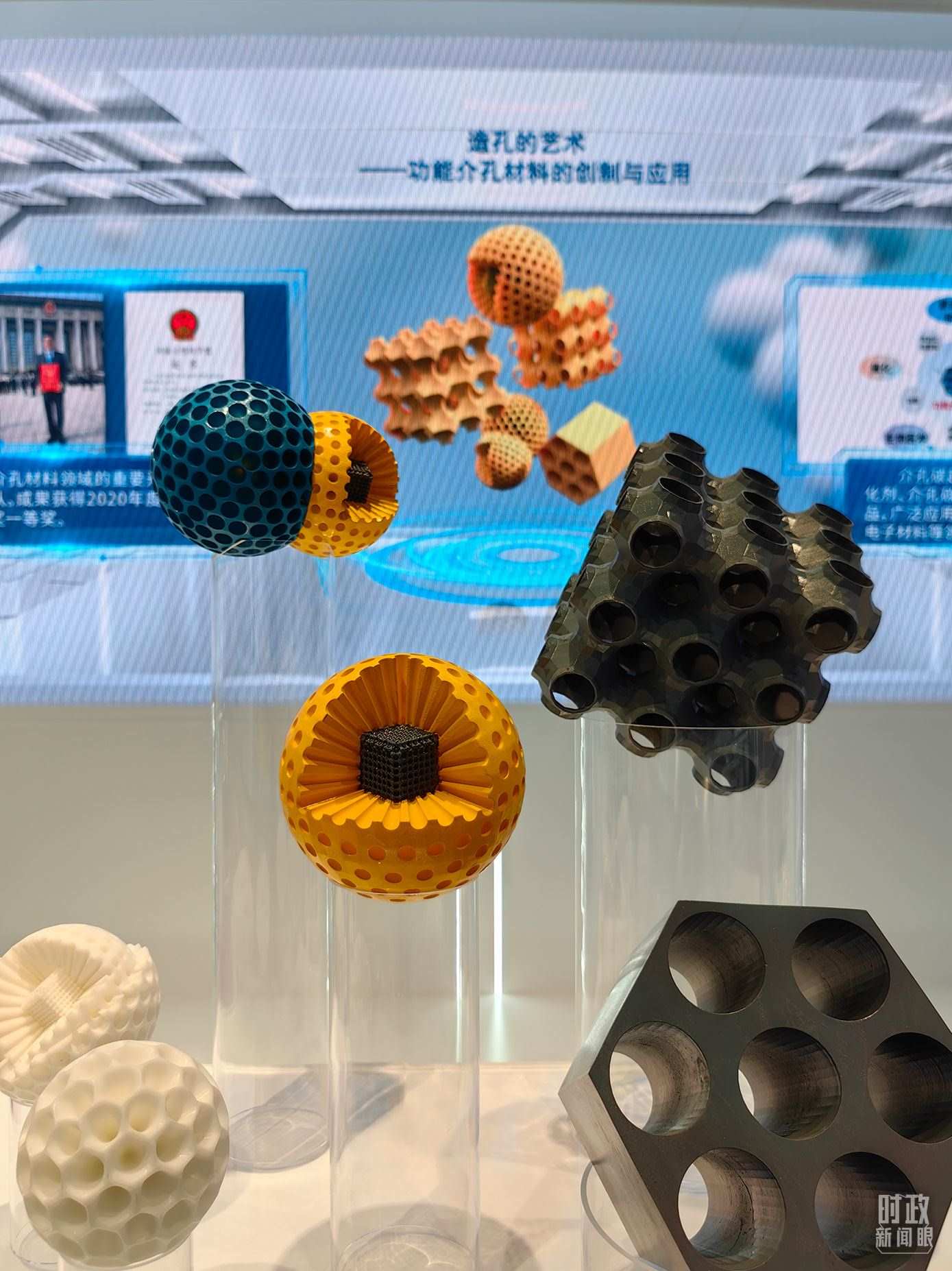 △上?？萍紕?chuàng)新成果展。（總臺(tái)央視記者段德文拍攝）