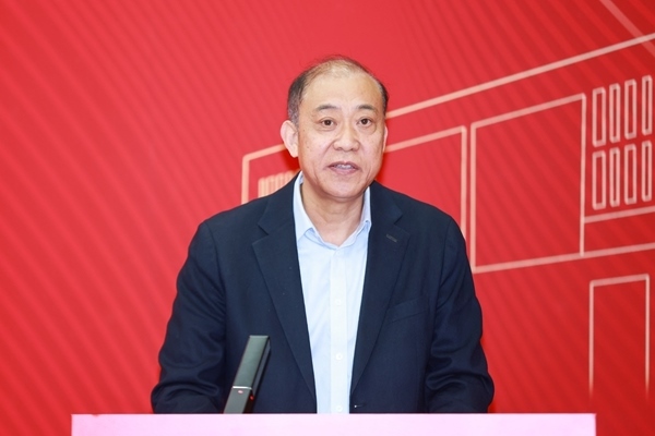 《教育踐悟錄》作者、中央財(cái)經(jīng)大學(xué)黨委書記何秀超。受訪者供圖