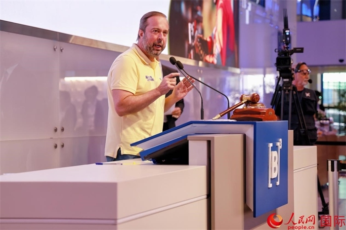 巴西礦產(chǎn)和能源部部長亞歷山大·西爾維拉發(fā)表致辭。人民網(wǎng)記者 宋亦然攝