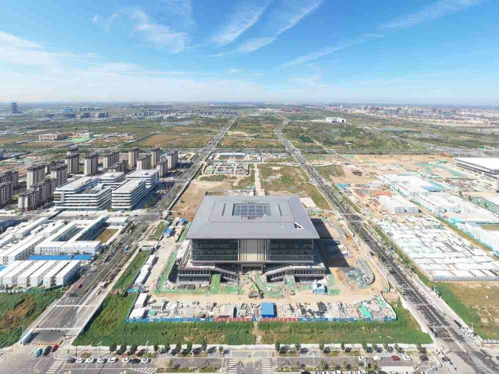這是雄安新區(qū)大學(xué)園圖書館（2023年10月1日攝，無人機(jī)照片）。新華社記者 朱旭東 攝