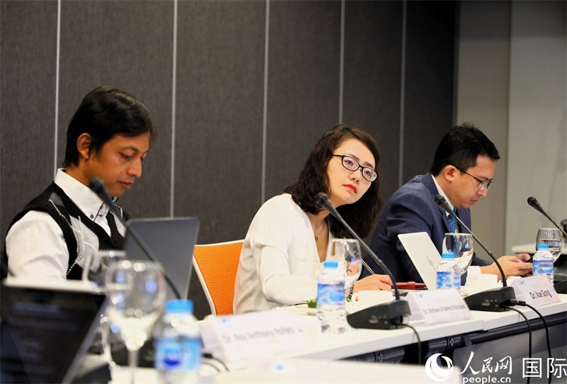 學者們專注聆聽會議內(nèi)容。人民網(wǎng)記者 白元琪攝