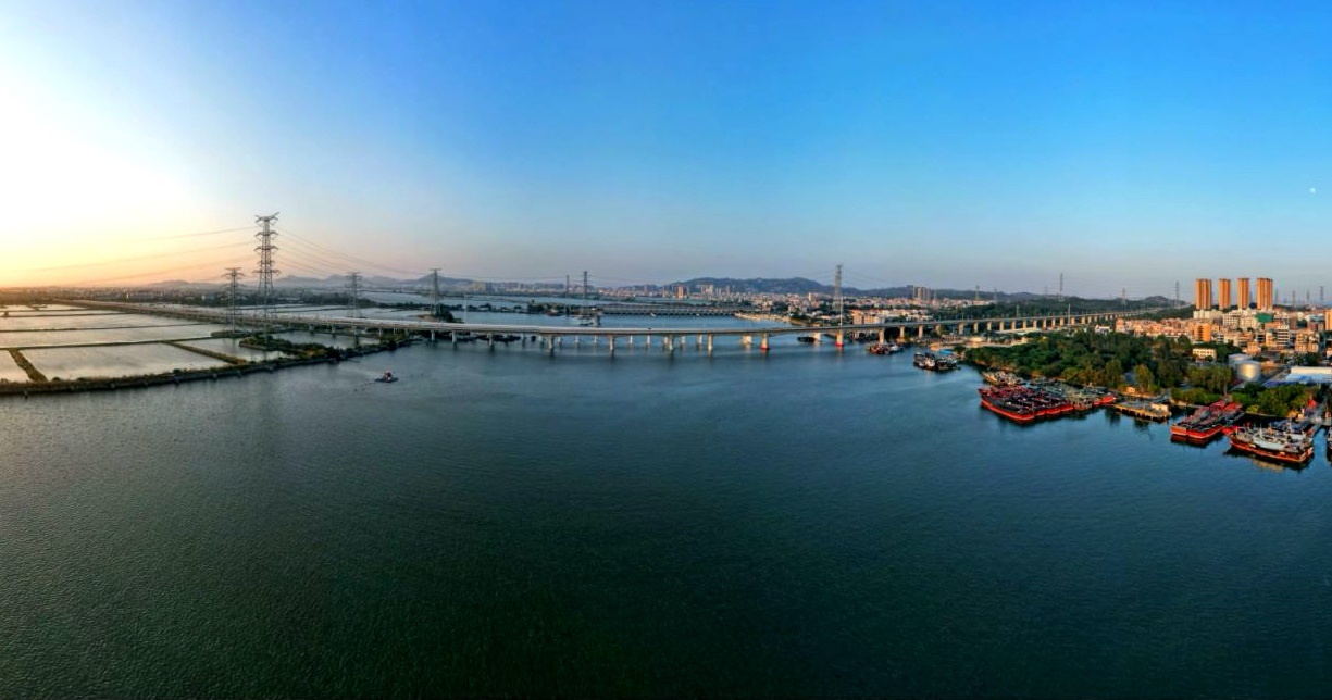 汕汕鐵路練特江大橋。國(guó)鐵集團(tuán)供圖