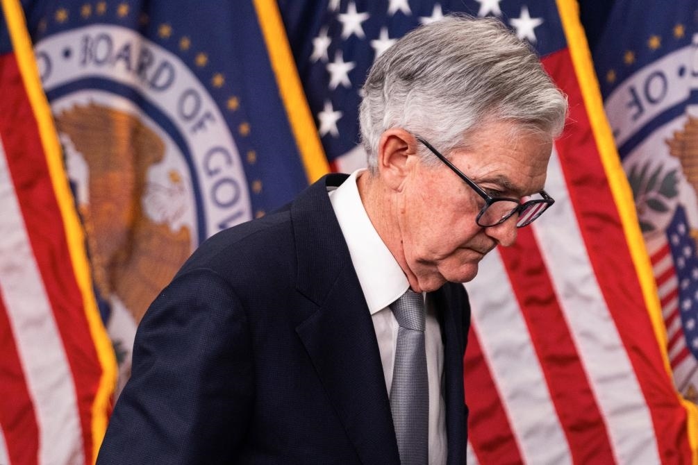 11月1日，美國聯(lián)邦儲(chǔ)備委員會(huì)主席鮑威爾在華盛頓出席記者會(huì)。新華社發(fā)（亞倫攝）