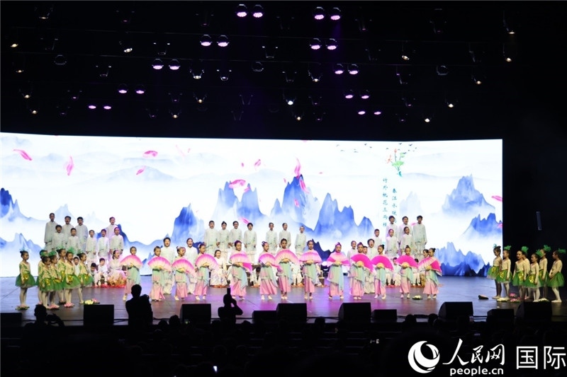 《四季詩(shī)韻》童聲詩(shī)朗誦表演。人民網(wǎng)記者 任皓宇攝