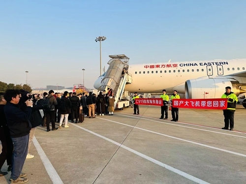 2024春運(yùn)第一天，東航4架C919大飛機(jī)全部投入商業(yè)運(yùn)營(yíng)。東航供圖