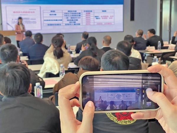 1月2日，“百團千企出海拓市場增訂單”行動啟動。蔣文廣 攝