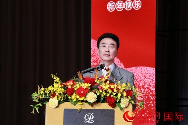 在日中國企業(yè)協(xié)會會長王家馴致辭。人民網 許可攝