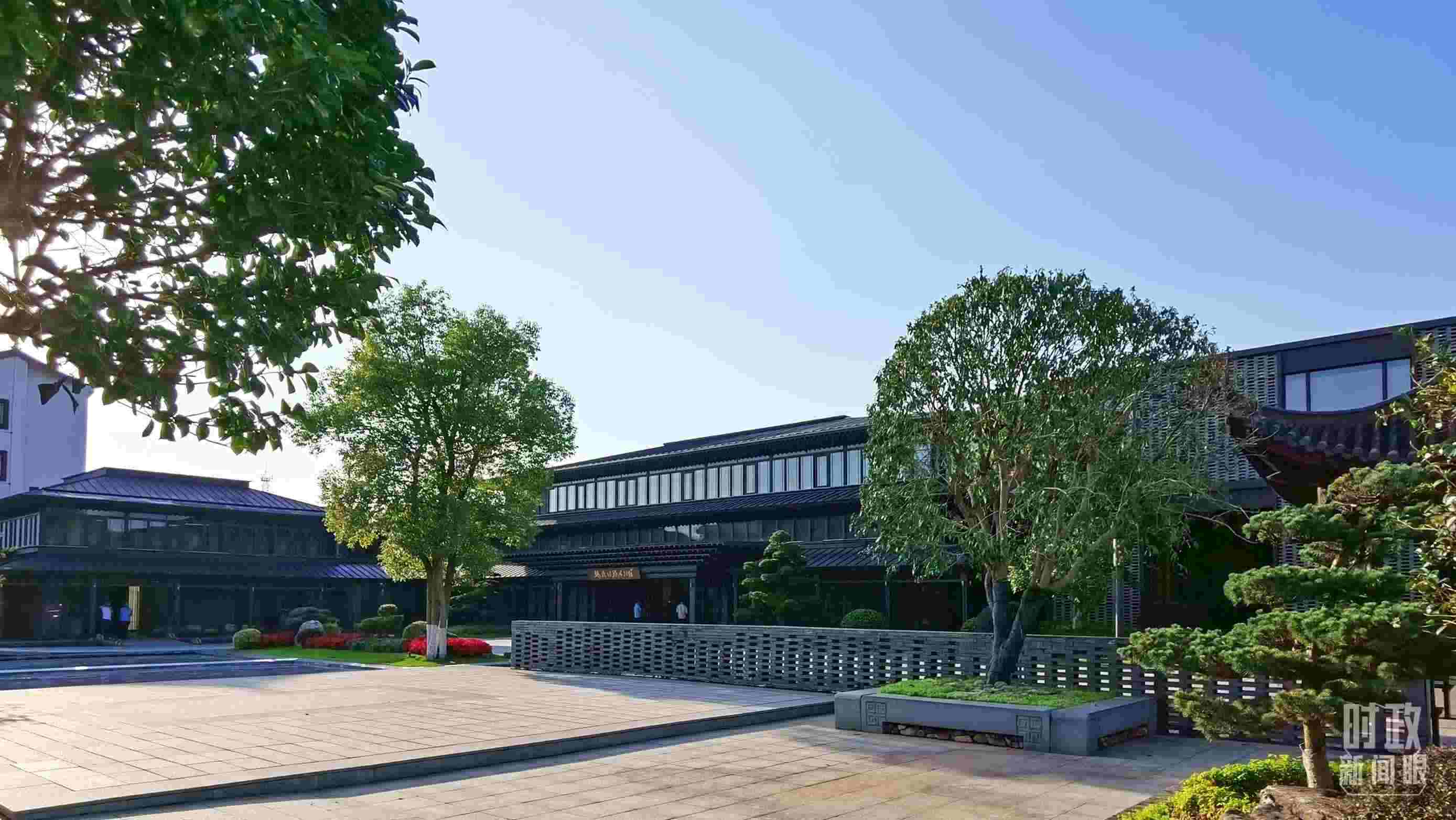 △楓橋經(jīng)驗陳列館。2023年9月，習近平來到這里考察，強調要發(fā)展好新時代“楓橋經(jīng)驗”。（總臺央視記者陳漢章拍攝）
