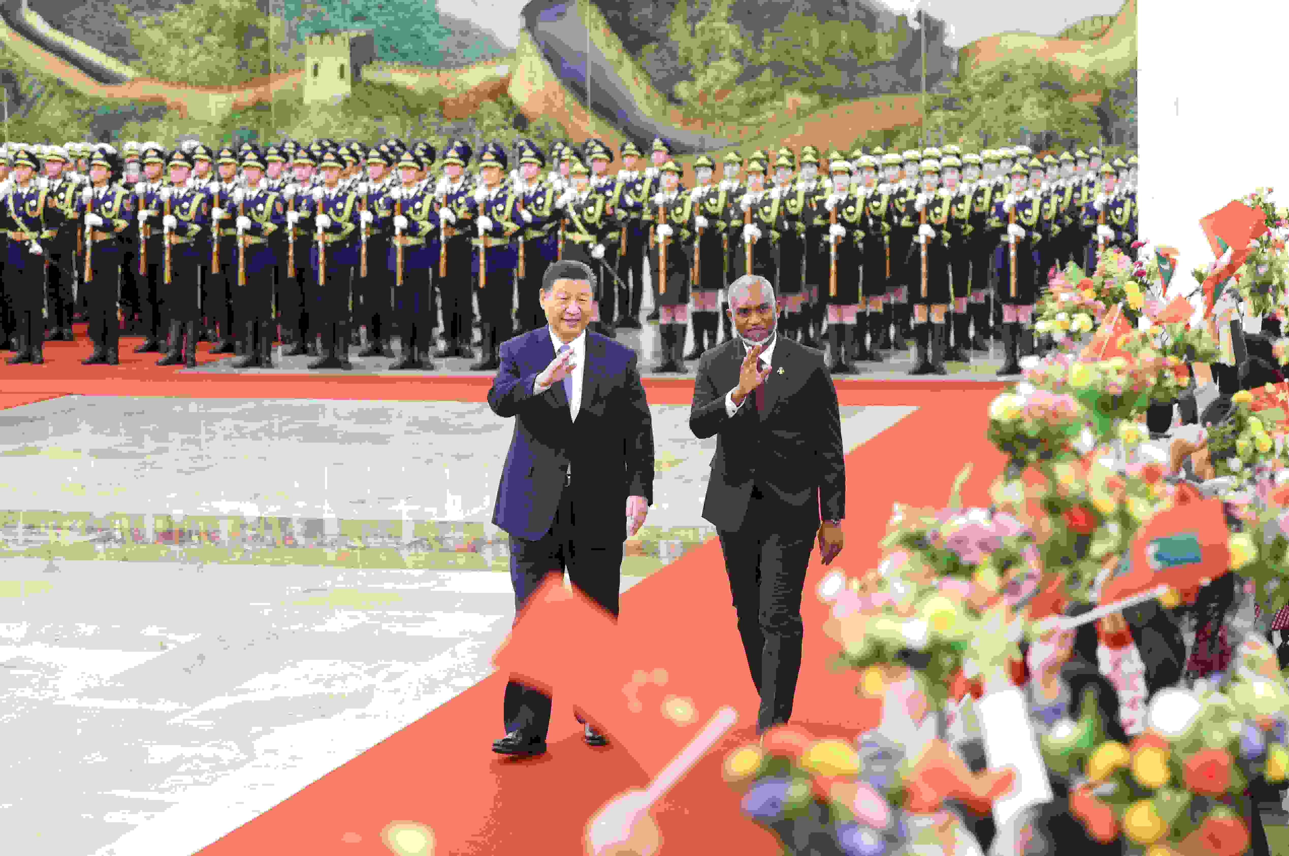 △2024年1月10日下午，國(guó)家主席習(xí)近平在北京人民大會(huì)堂同來(lái)華進(jìn)行國(guó)事訪問(wèn)的馬爾代夫總統(tǒng)穆伊茲舉行會(huì)談。會(huì)談前，習(xí)近平主席在人民大會(huì)堂北大廳為穆伊茲總統(tǒng)舉行歡迎儀式。