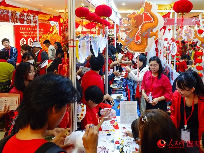 活動現(xiàn)場氣氛熱烈。人民網(wǎng)記者 謝佳君攝