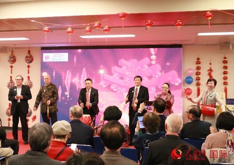 打擊樂合奏《春節(jié)序曲》。人民網(wǎng) 許可攝