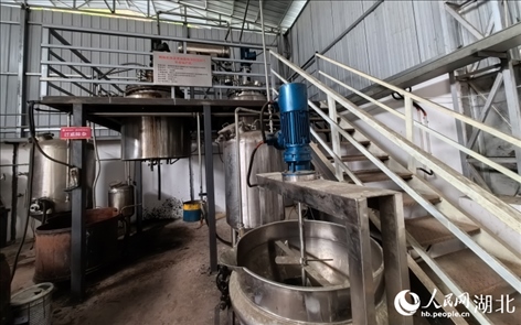 壩漆工業(yè)化量產(chǎn)設備。人民網(wǎng)記者 周雯攝