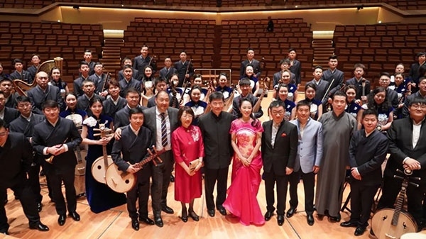 “”天地永樂(lè)·中國(guó)節(jié)“”音樂(lè)會(huì)演出人員合影。中國(guó)駐德國(guó)大使館供圖