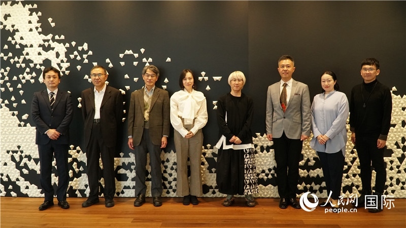 主辦方與嘉賓合影。人民網(wǎng) 蔣曉辰攝