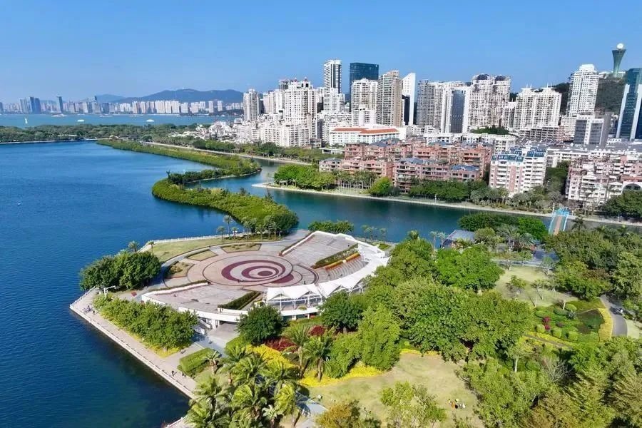 △1月24日，廈門筼筜湖白鷺洲公園及周邊城市景觀。