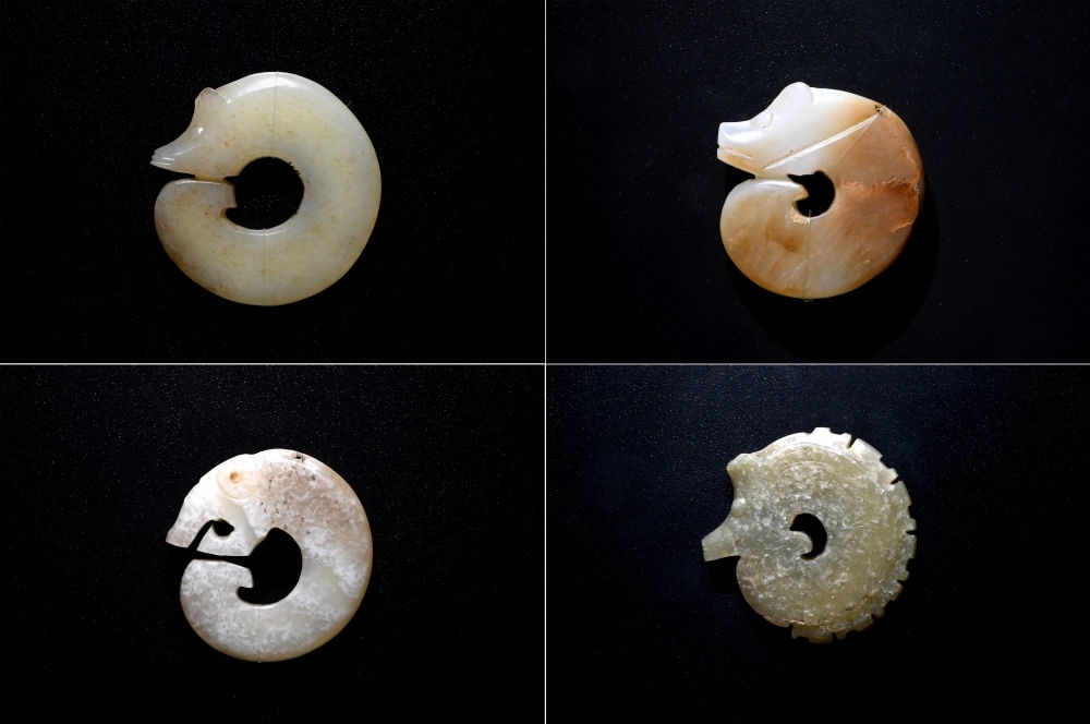 這是在殷墟博物館新館內(nèi)展出的龍形玉玦（拼版照片，1月9日攝）