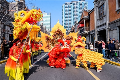 2024年2月10日，上海張園舉辦舞龍舞獅活動(dòng)，為市民和游客獻(xiàn)上一場(chǎng)視覺(jué)盛宴。