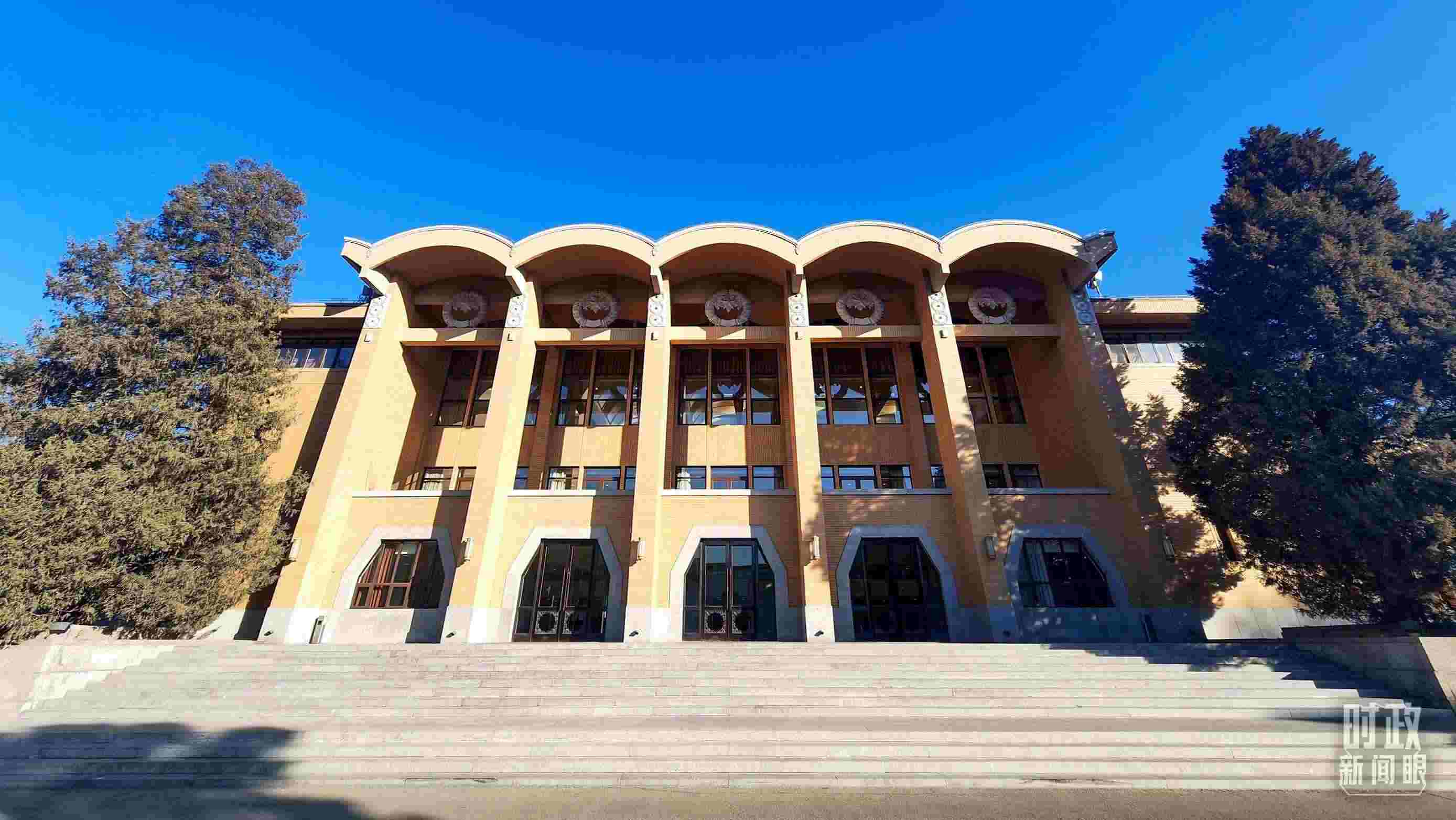 △2024年春季學(xué)期中央黨校（國(guó)家行政學(xué)院）中青年干部培訓(xùn)班3月1日上午在中央黨校開班。（總臺(tái)央視記者劉琦拍攝）