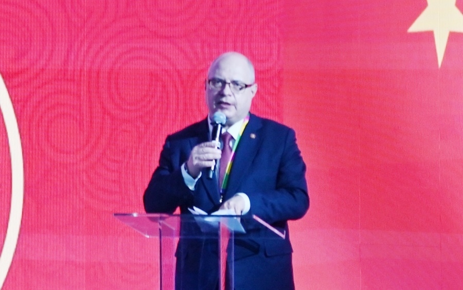 俄羅斯國家杜馬資產(chǎn)、土地和財(cái)產(chǎn)關(guān)系委員會(huì)主席兼俄中議員友好小組主席加夫里洛夫致辭。主辦方供圖 