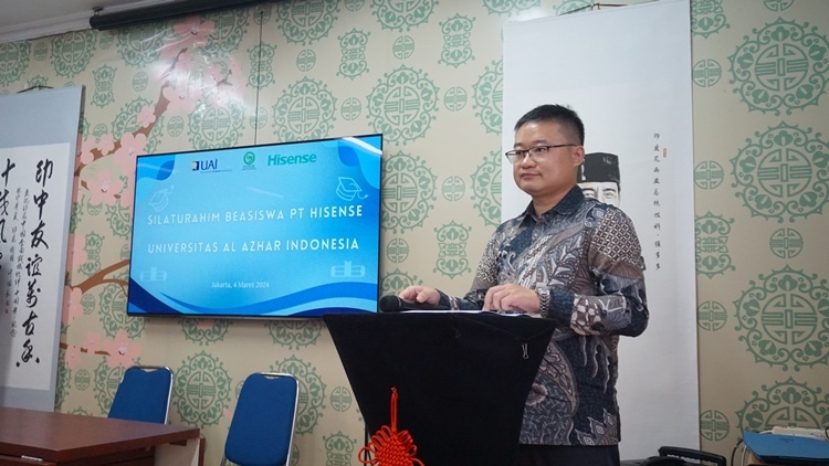 海信印尼公司總經(jīng)理李現(xiàn)委致辭。阿拉扎大學孔子學院供圖