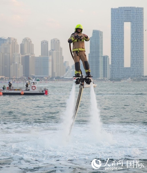 水上消防員。人民網(wǎng) 塔里克·易卜拉欣攝