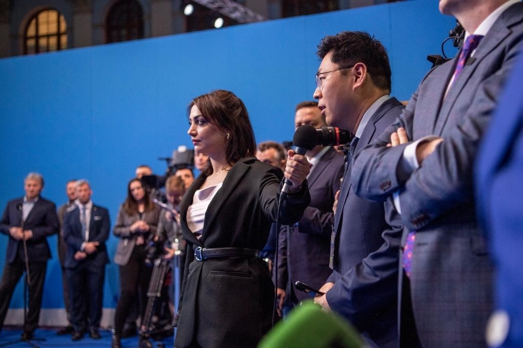 3月18日，在俄羅斯首都莫斯科，新華社記者向俄總統(tǒng)普京提問。新華社記者曹陽攝