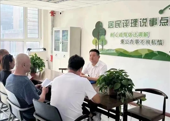 村（居）民評理說事點調(diào)解矛盾糾紛。遼寧省司法廳供圖