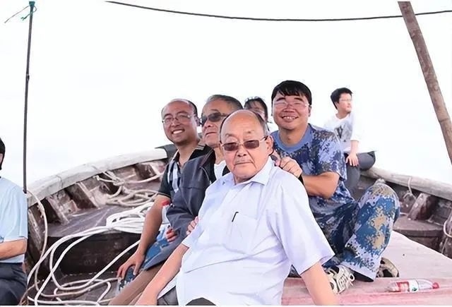 楊士莪院士參加海試。哈爾濱工程大學供圖