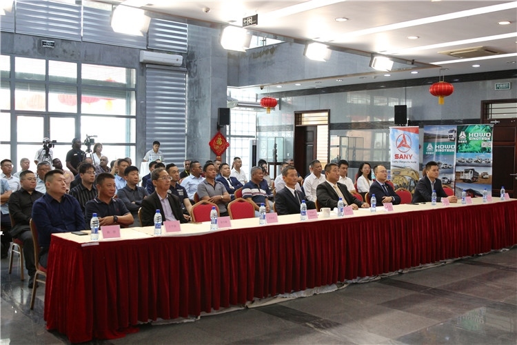 當(dāng)?shù)貢r間3月26日下午，中國品牌重型機械、載重車輛宣傳推介會在中國駐蘇里南大使館舉行。圖為宣介會現(xiàn)場。中國駐蘇里南大使館供圖