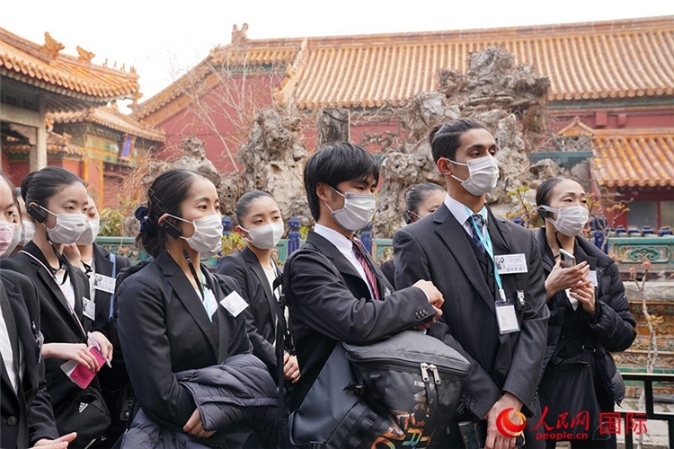 松山芭蕾舞團(tuán)青年代表團(tuán)在故宮參觀。人民網(wǎng)記者 張麗婭攝