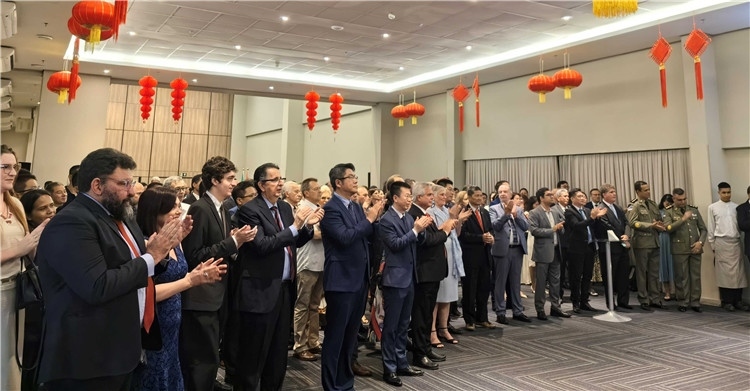 當(dāng)?shù)貢r間3月27日，中國駐累西腓新任總領(lǐng)事蘭和平舉行到任招待會。圖為招待會現(xiàn)場。中國駐累西腓總領(lǐng)事館供圖