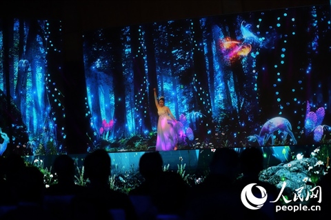 原創(chuàng)舞蹈《萬物有靈》。人民網(wǎng)記者 李發(fā)興攝