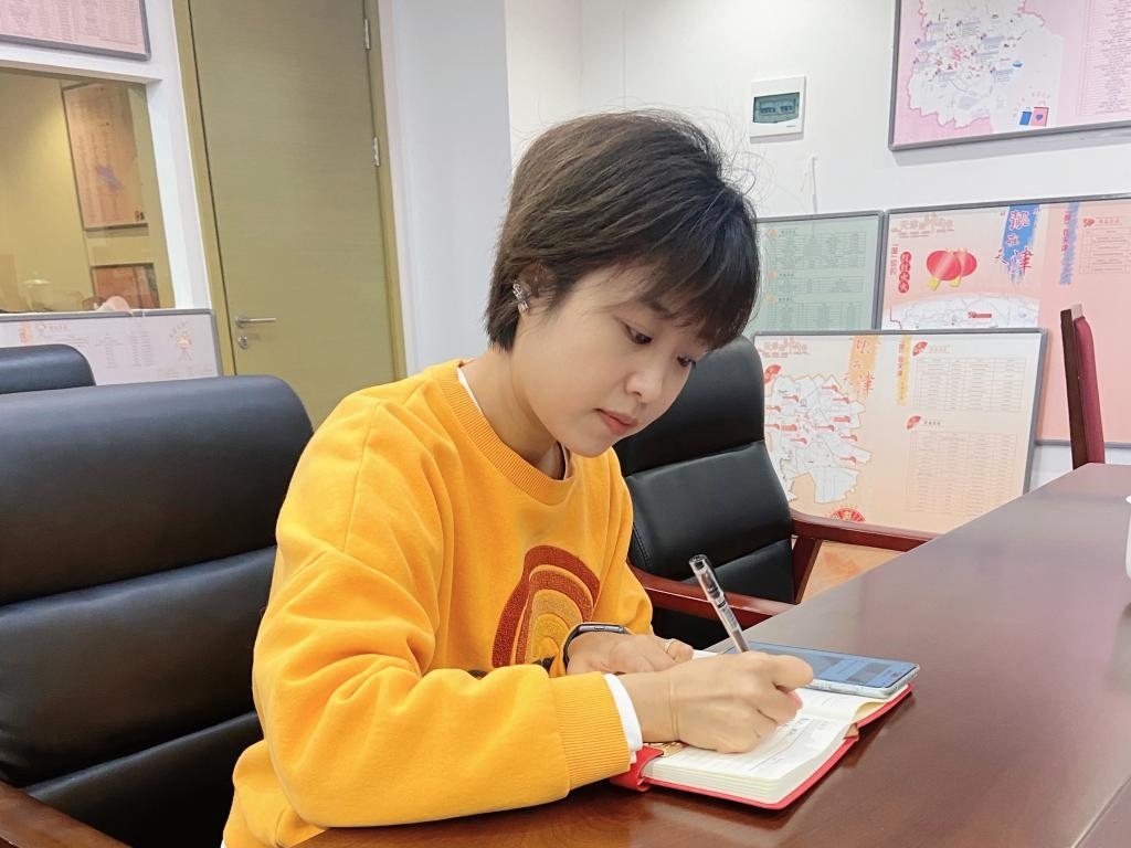 武麗潔在工作中。新華社發(fā)