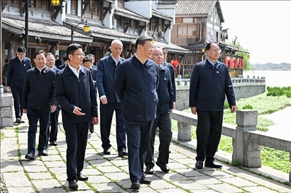 △2024年3月18日至21日，習(xí)近平總書記在湖南考察。這是19日上午，總書記在常德河街考察。