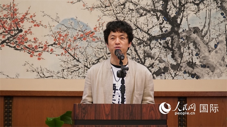 影片導演竹內亮致辭。人民網(wǎng) 蔣曉辰攝