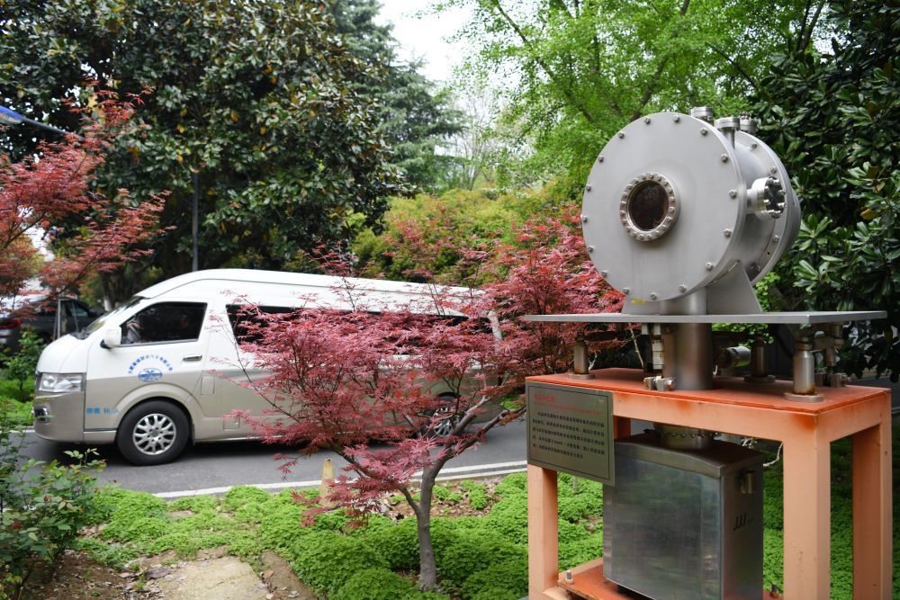 2024年4月6日，在位于安徽合肥的中國(guó)科學(xué)技術(shù)大學(xué)，自主研制的原位實(shí)驗(yàn)裝置準(zhǔn)備運(yùn)往上海光源開展實(shí)驗(yàn)。