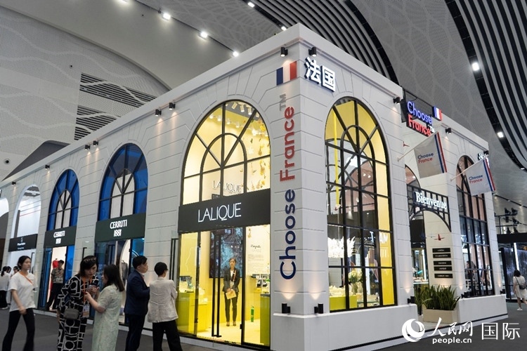 第四屆中國國際消費(fèi)品博覽會(huì)法國國家館。人民網(wǎng) 常沙攝