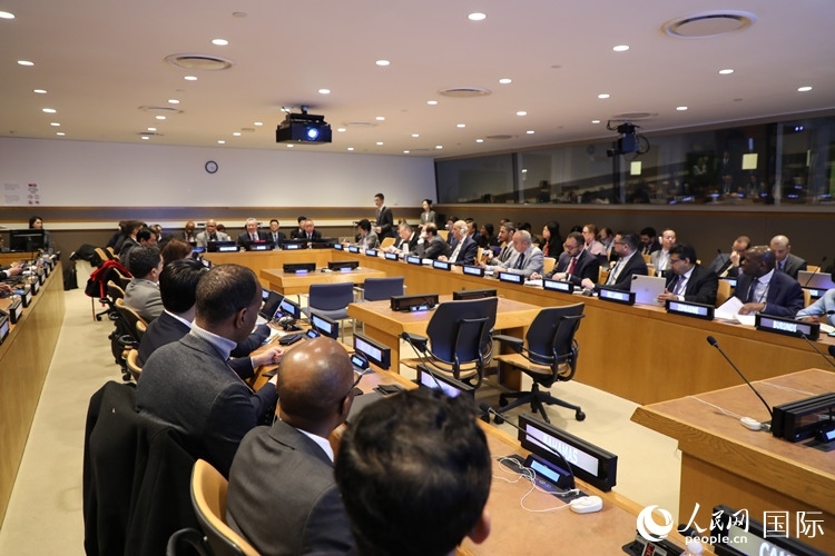 40多國(guó)常駐代表、副代表以及聯(lián)合國(guó)工發(fā)組織、糧農(nóng)組織、區(qū)域經(jīng)委會(huì)、南南合作辦公室等聯(lián)合國(guó)機(jī)構(gòu)官員等100多人參加全球發(fā)展倡議之友小組高級(jí)別會(huì)議。 人民網(wǎng)記者 李志偉攝