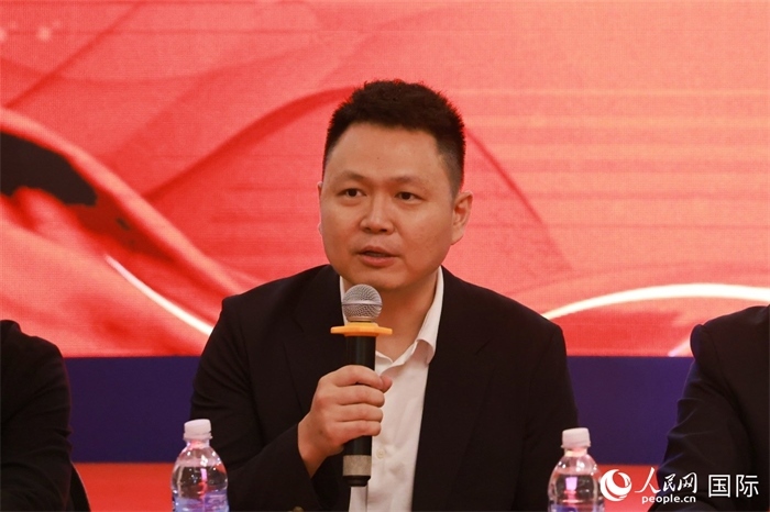 中國(guó)駐里約熱內(nèi)盧總領(lǐng)館副總領(lǐng)事王尉育在座談會(huì)上致辭。人民網(wǎng)記者 陳海琪攝