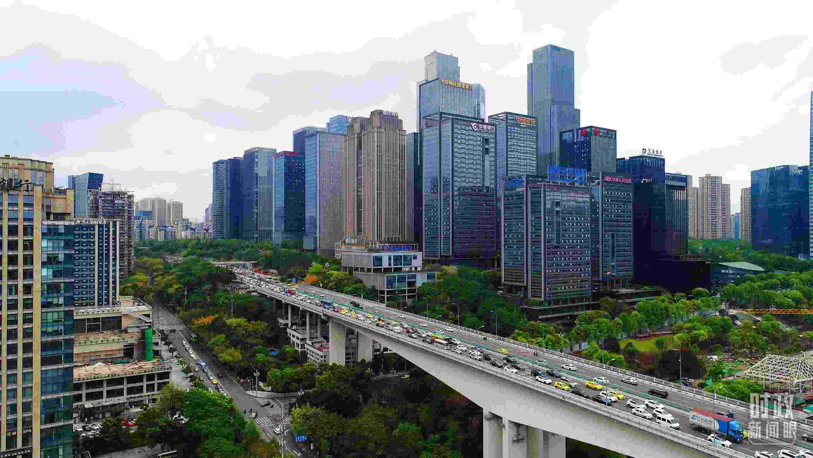 △重慶市數(shù)字化城市運行和治理中心。（總臺記者于濱拍攝）